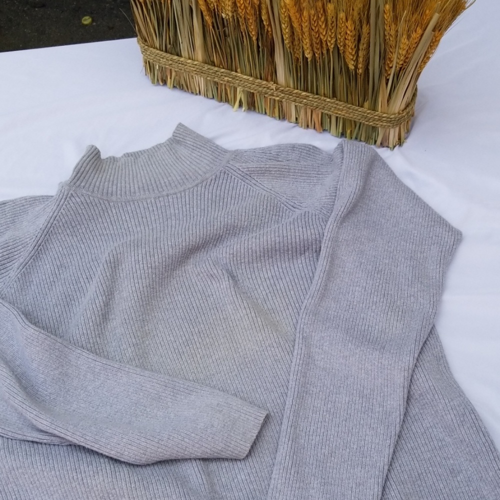 Gray Ribbed Turtleneck Sweater